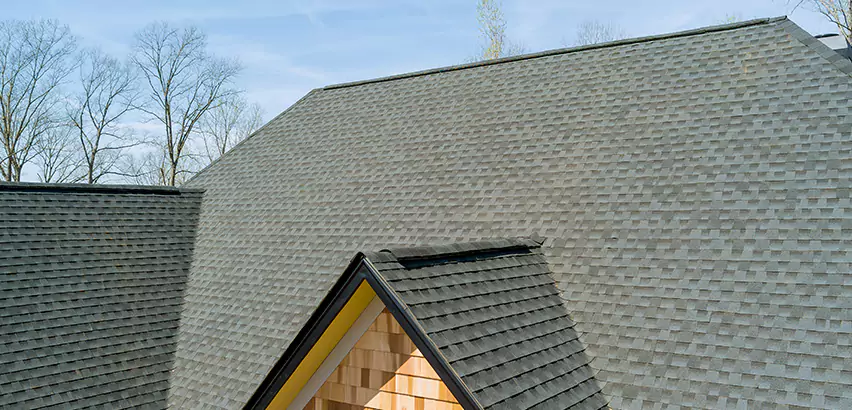 Replacing Vinyl Siding With Cedar Shingles in Oak Forest