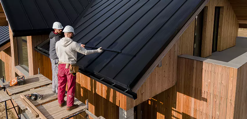 Metal Roof Maintenance in Oak Forest